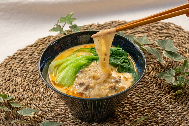 【送料無料】鍋にシン革命もっちりこんにゃく平麺 150g　おためし10個