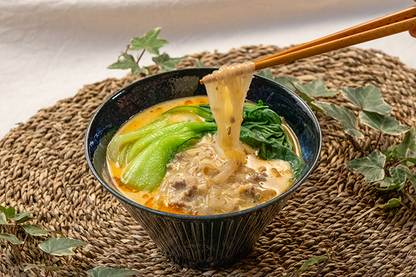 【送料無料】鍋にシン革命もっちりこんにゃく平麺 150g　おためし10個